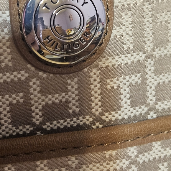 Elegant Beige Tote Bag - Picture 4 of 5